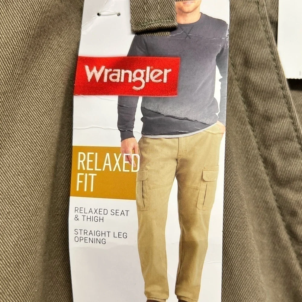 Wrangler Men’s Relaxed Fit Straight Leg Cargo Pants   38x32